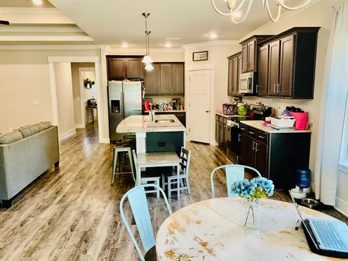 425 Pemberton Ln Photo 1
