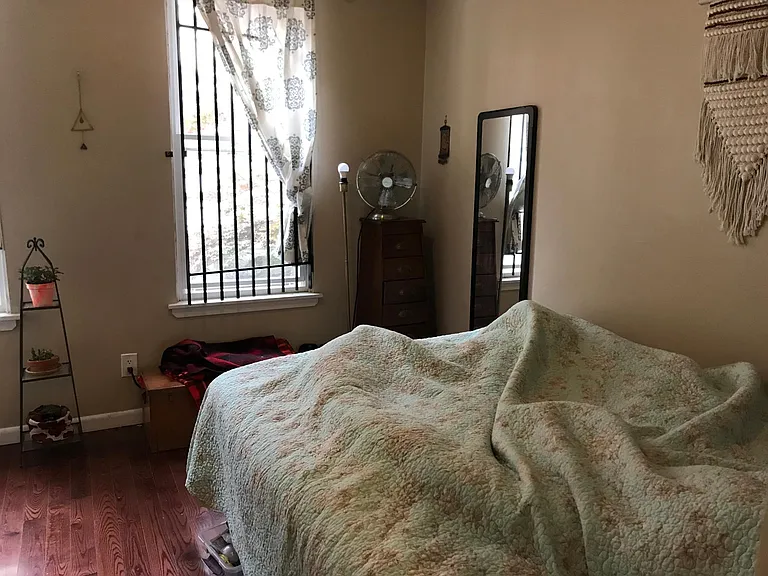 327 Catherine St — Photo 10