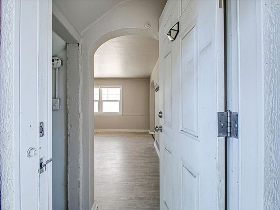 4th image of 1315 W Jefferson St #8