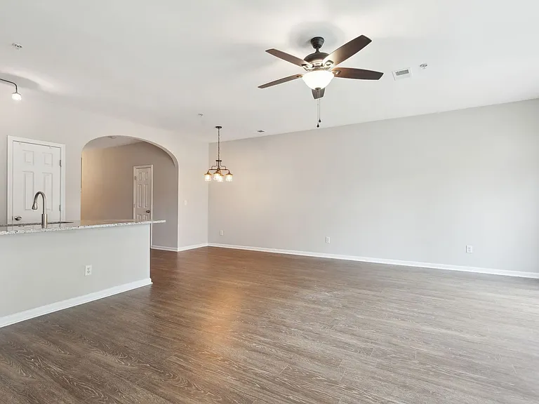372 Azalea Cir — Photo 14