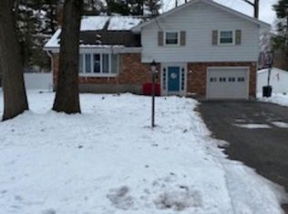 1 Peck Ln, Clifton Park, NY 12065