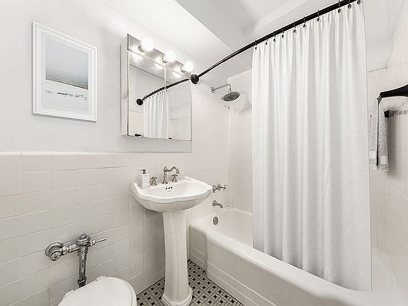 4th image of 63 E 9th St APT 8Y