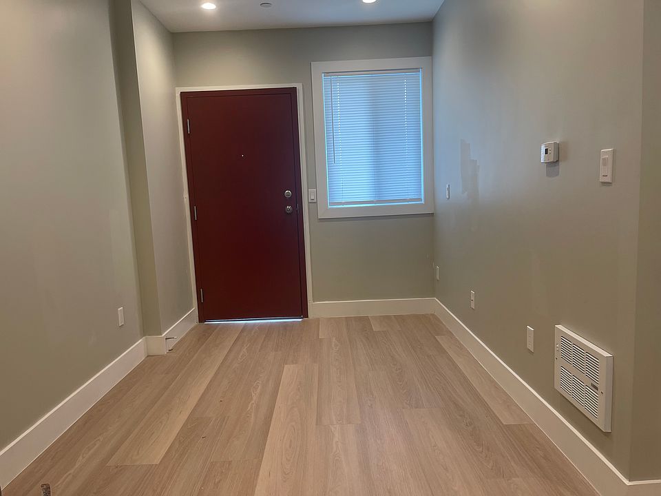 2nd image of 828 Anza St #104