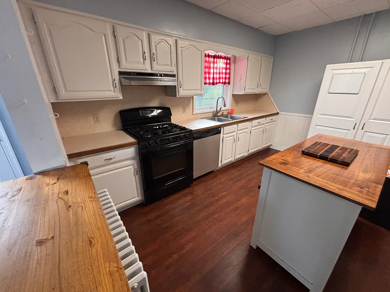 6 bed, 1.5 bath, 1364 sqft, $1,750 — Photo 3
