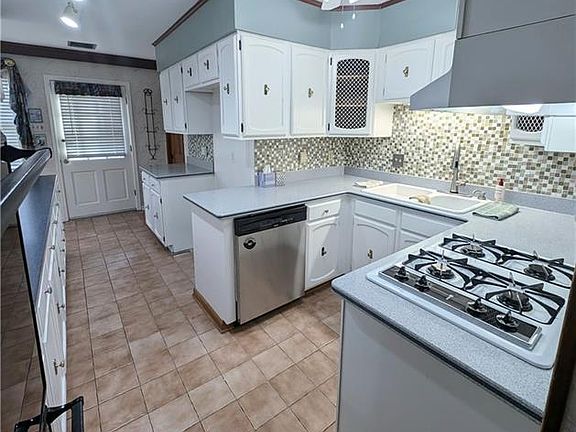 5th image of 901 Rosa Ave