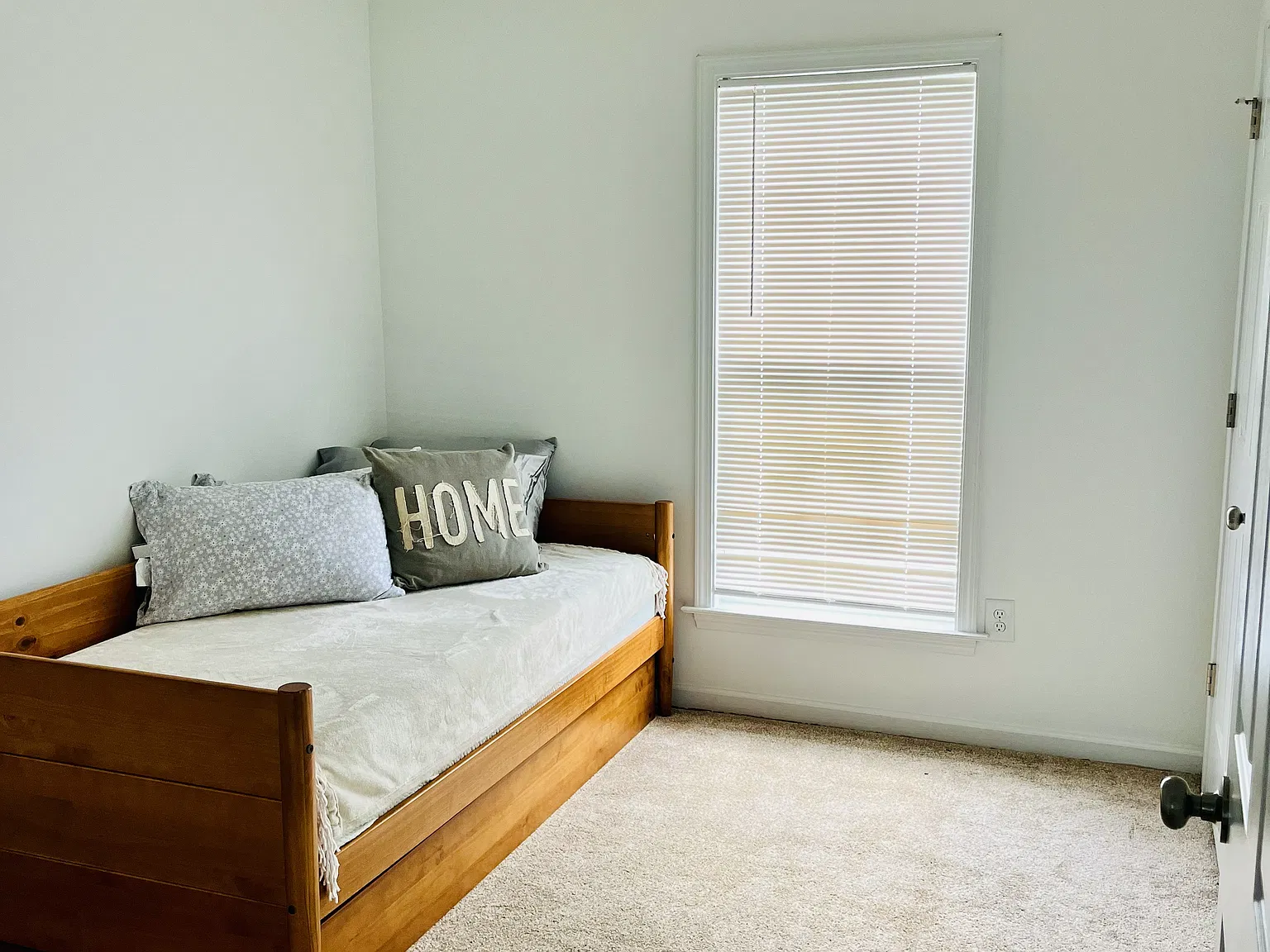 4 bed, 1305 sqft, $2,020 — Photo 3