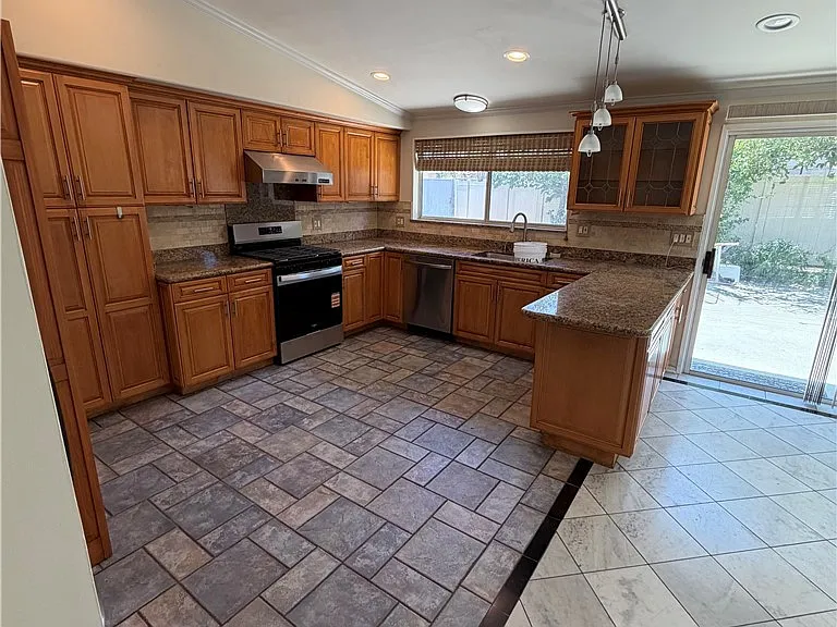 22346 Hartland St — Photo 9