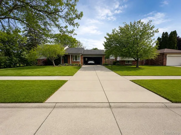 3757 Oxley Dr, Troy, MI 48083