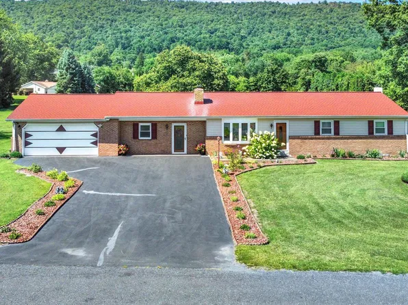 711 S Maple Dr, Dauphin, PA 17018