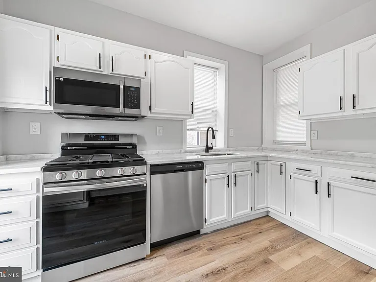 253 Beech St — Photo 5
