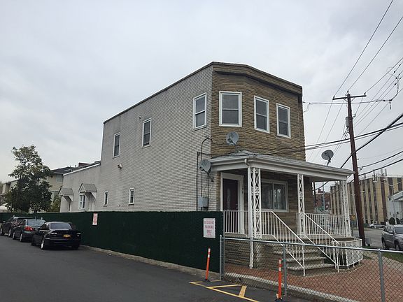 3rd image of 139 Father Capodanno Blvd