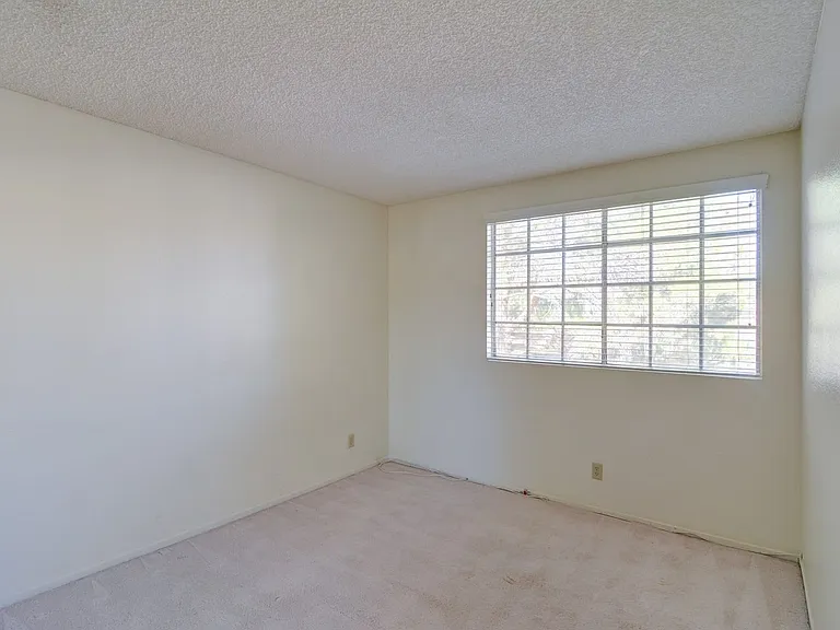 217 S White Cloud Cir — Photo 13