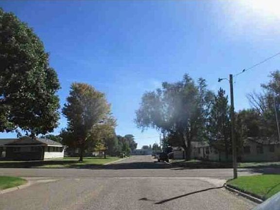 Exterior Neighborhood (street photo)
