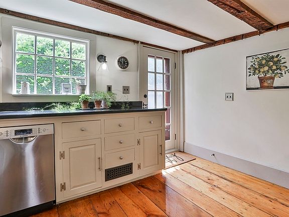 5th image of 11 Boardman St