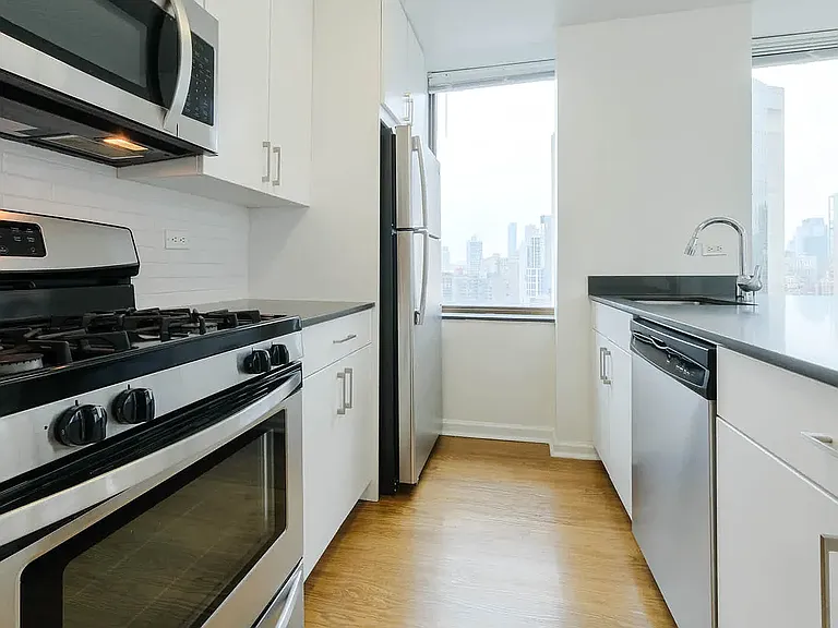 300 E 39th St #15C — Photo 6