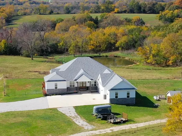 10489 N Farm Road 51, Walnut Grove, MO 65770