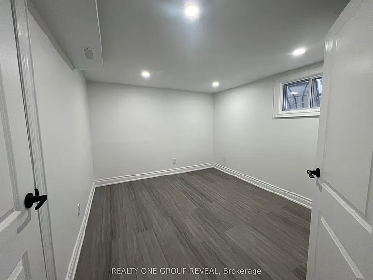 75 Regatta Cres #BASEMENT — Photo 15