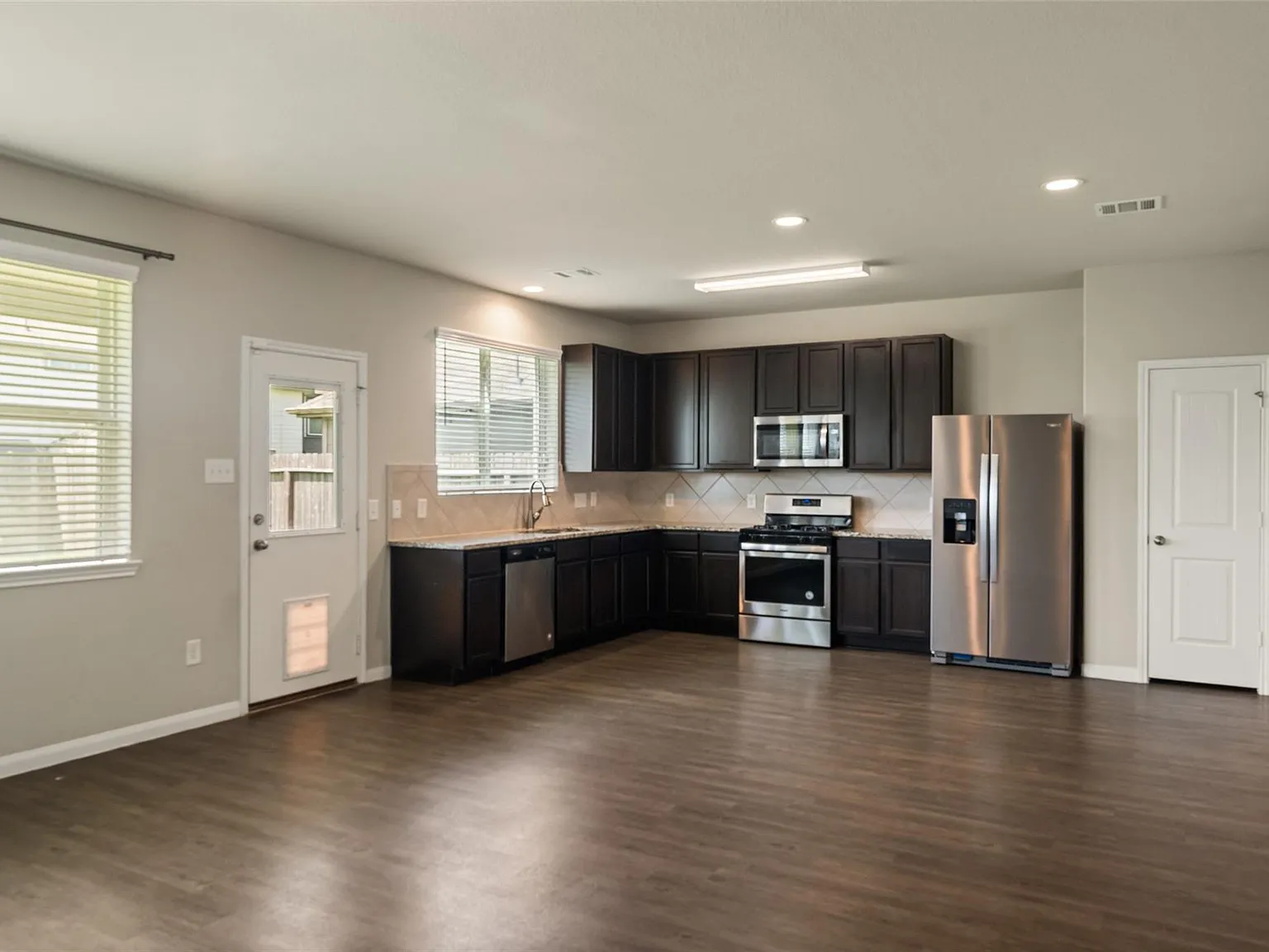3 bed, 2.5 bath, 1762 sqft, $1,900 — Photo 3