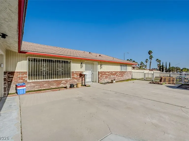 6760 W Oakey Blvd — Photo 2