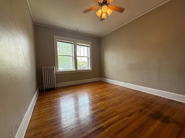 935 Goodrich Ave — Photo 6