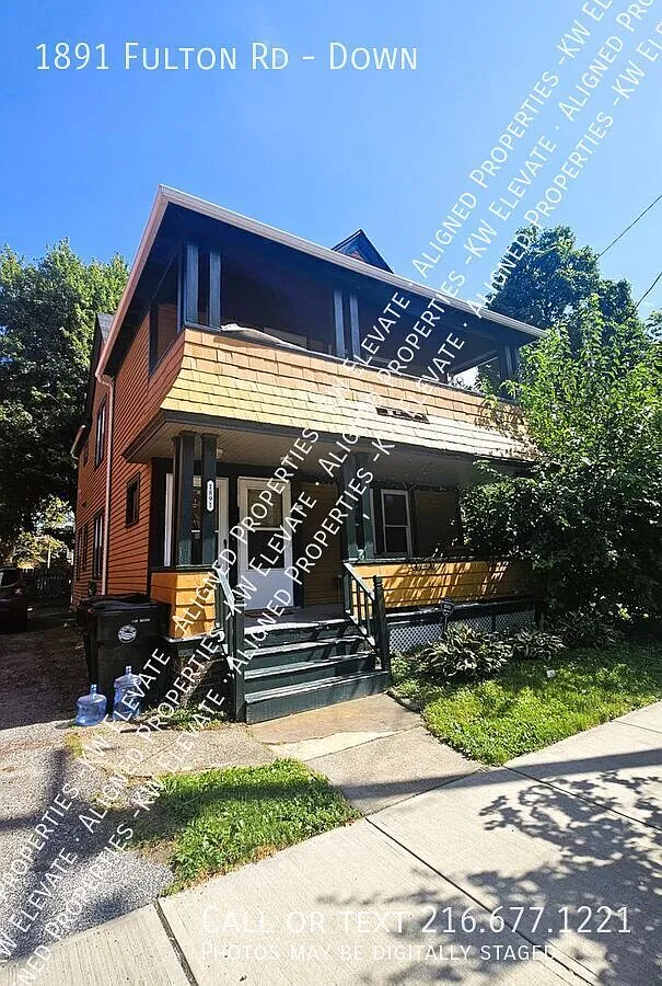 Cleveland Charming Downstairs 2 Bedroom with Central AC! — Photo 1