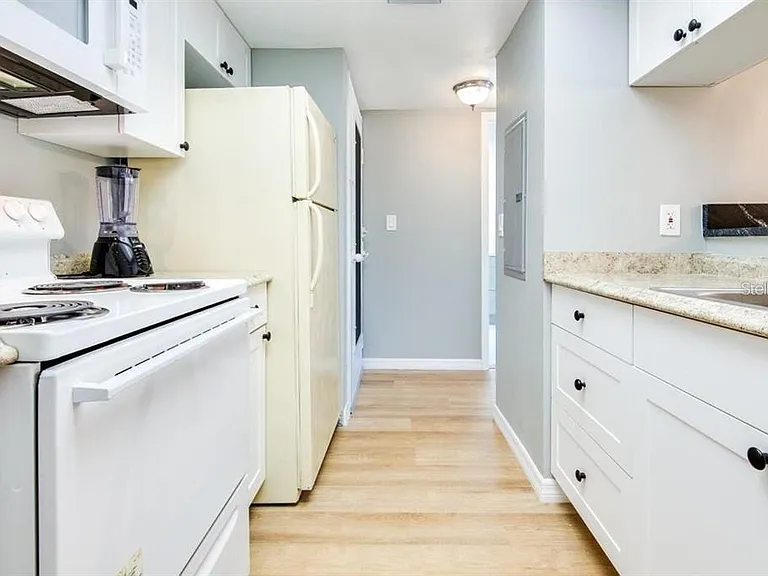 2615 Cove Cay Dr #205 — Photo 4