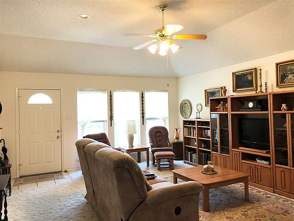 3rd image of 1101 Lytle Creek Dr