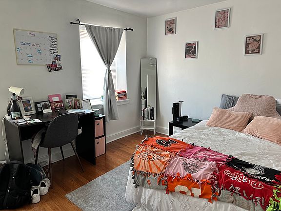 5th image of 158 Dupont St