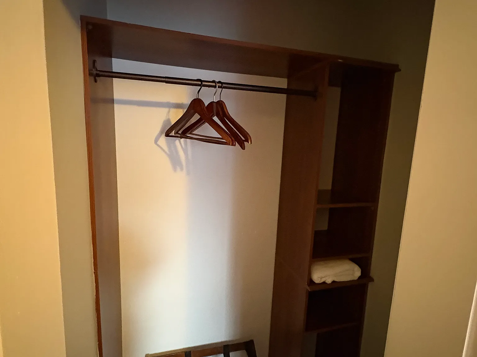 4 bed, 2600 sqft, $4,500 — Photo 2