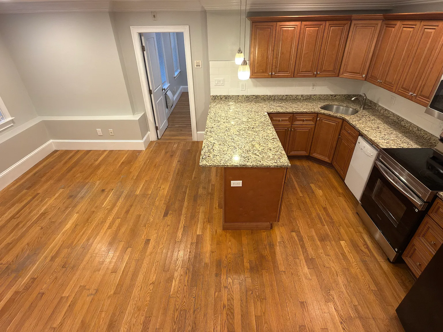 1 bed, 468 sqft, $1,950 — Photo 4