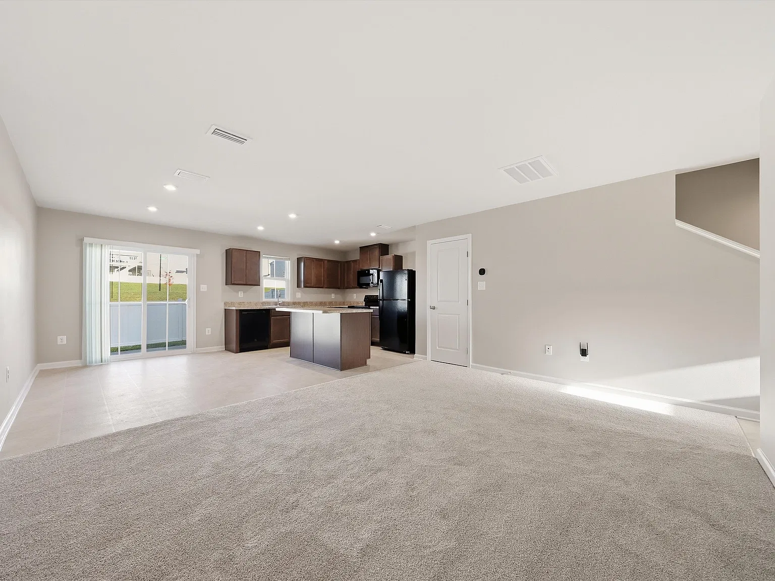 3 bed, 2.5 bath, 1432 sqft, $2,000 — Photo 3