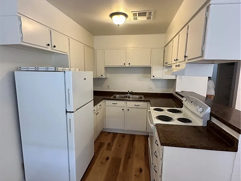 3355 Sylvia St #4 — Photo 3