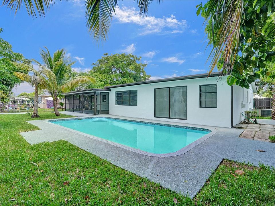 1st image of 590 NW 38th Pl