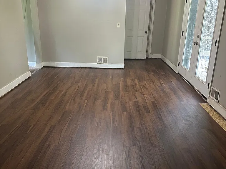 998 Oakton Dr SW #0 — Photo 2