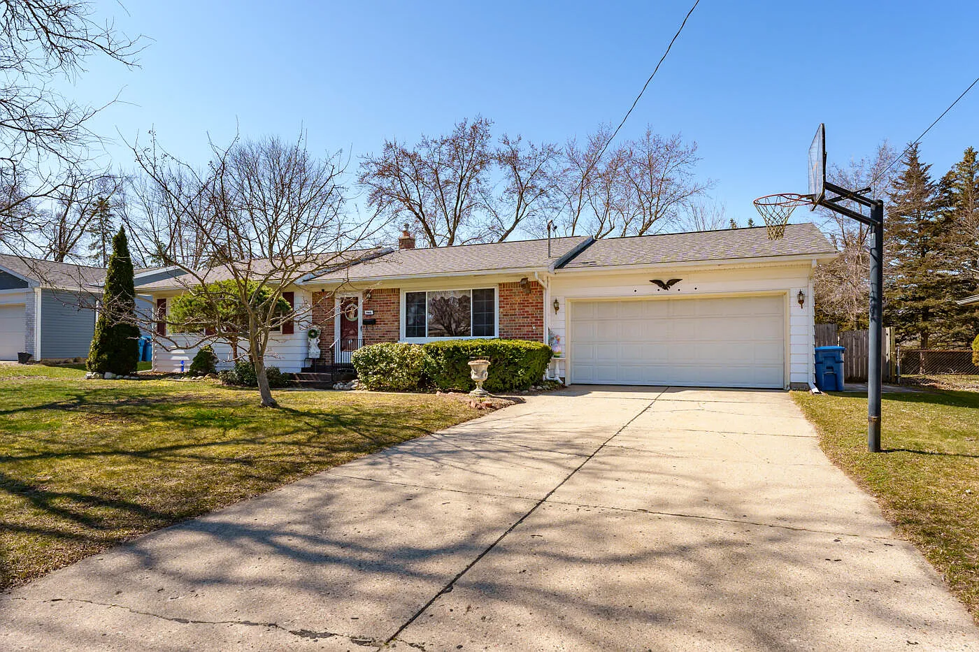 946 Glencroft Ln photo 1