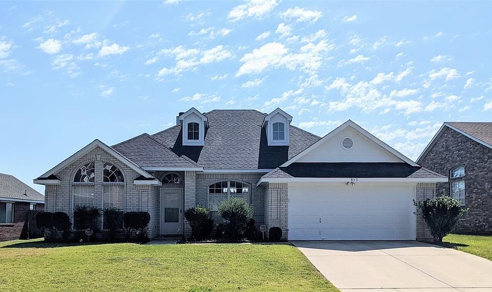 1st image of 832 Forest Hollow Dr
