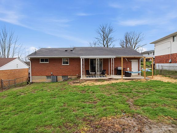 3rd image of 126 Honeysuckle Dr