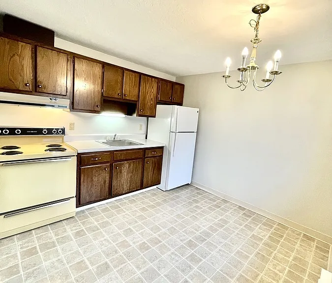 361 E Maple St #D — Photo 36
