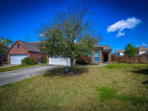 Spacious front yard.