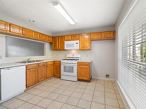 3rd image of 4502 Alamo Ave