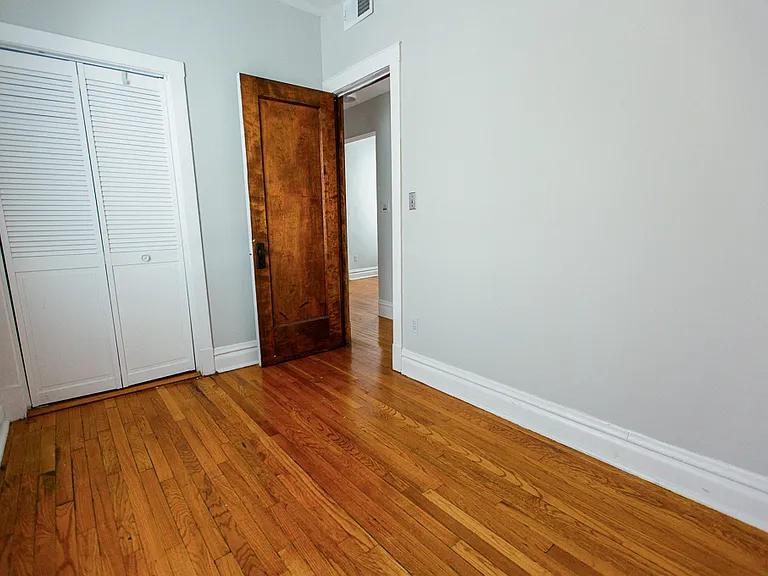 1104 N. Oakley Blvd. — Photo 9