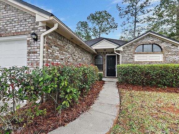 4th image of 831 WICKLOW Court