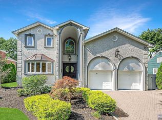 77 Regis Ct, Paramus, NJ 07652