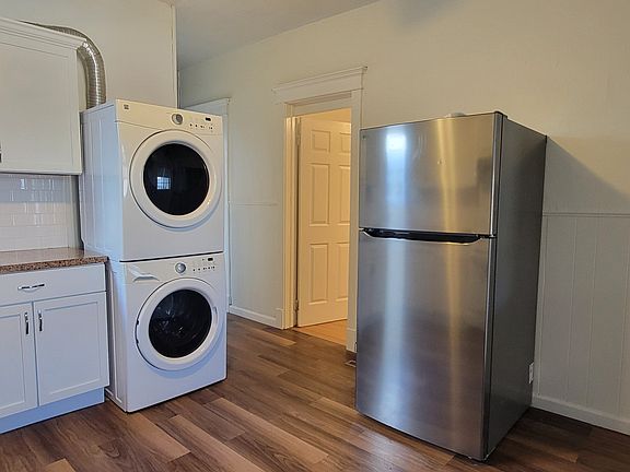 4th image of 2054 W Roscoe St #2F