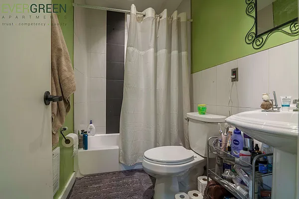 Rented by Evergreen Apartments BK | media 19