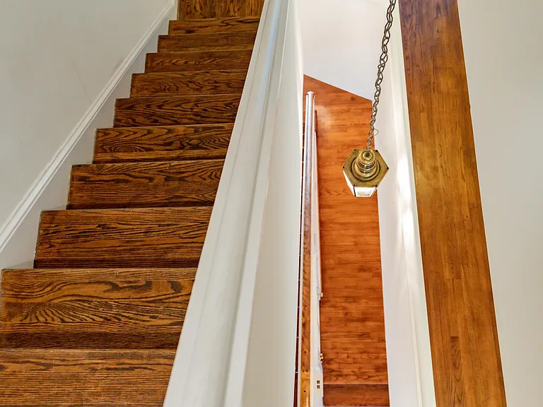 817 Botetourt Gdns — Photo 56