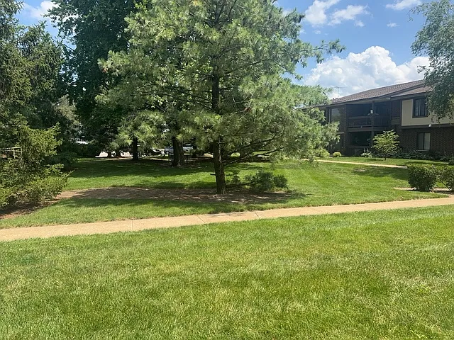 571 Somerset Ln #5 — Photo 4