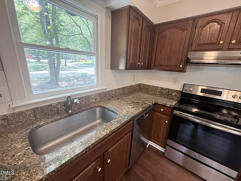 2900 Broadlands Dr — Photo 40