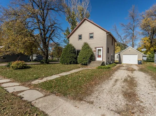 301 E #B, Lake Park, IA 51347
