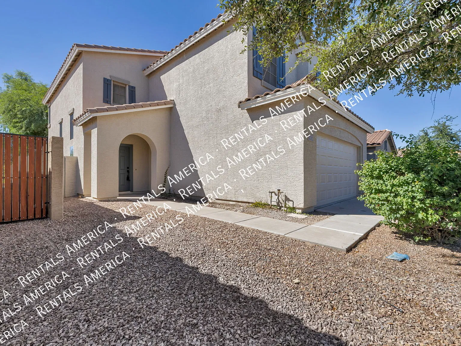 Beautifully Updated 3 Bed, Plus Loft in Sought-After Power Ranch! — Photo 4